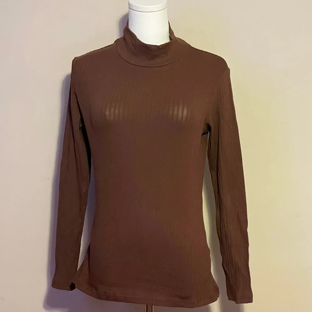 Like New Fitted Ribbed Turtleneck Rich Chocolate Top